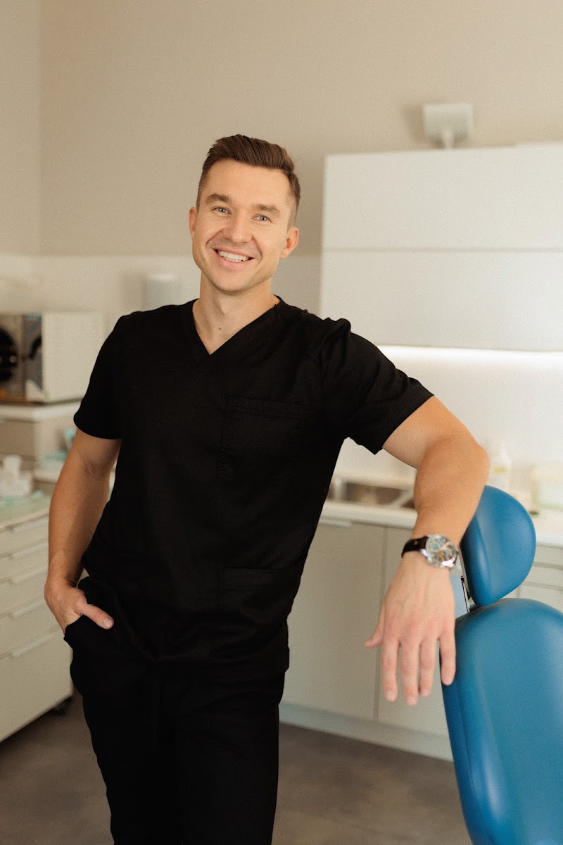 
                            Stomatologia Estetyczna Kamil Zacharski Implanty Licówki Korony